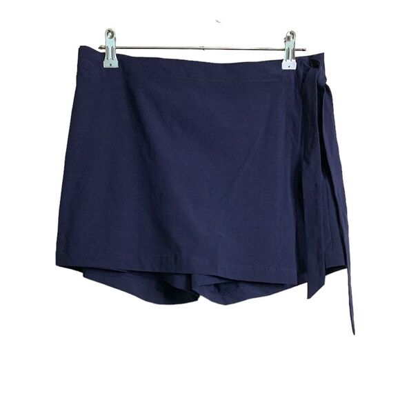 NWT Southern Tide Jourdan Solid Skort in
Nautical Navy. Size 8 - Picture 5 of 8